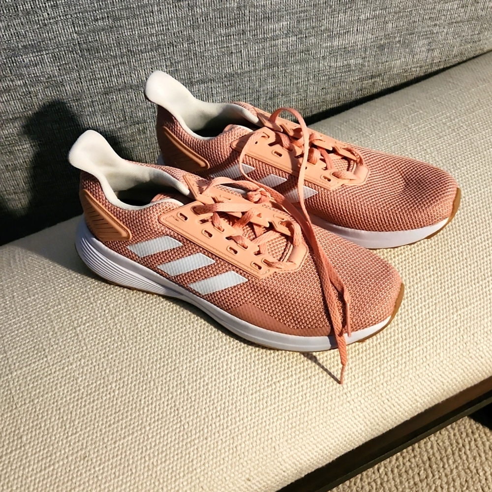 Athletic shoes